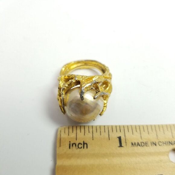 Vintage Big Faux Pearl Cocktail Ring Gold Tone Band, Retro Style Design Size 6.5 - Picture 5 of 6